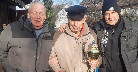 Das Foto zeigt in der Mitte Sieger Wolfgang Schlenstedt, links Thomas Rastetter, rechts Sepp Splettstößer