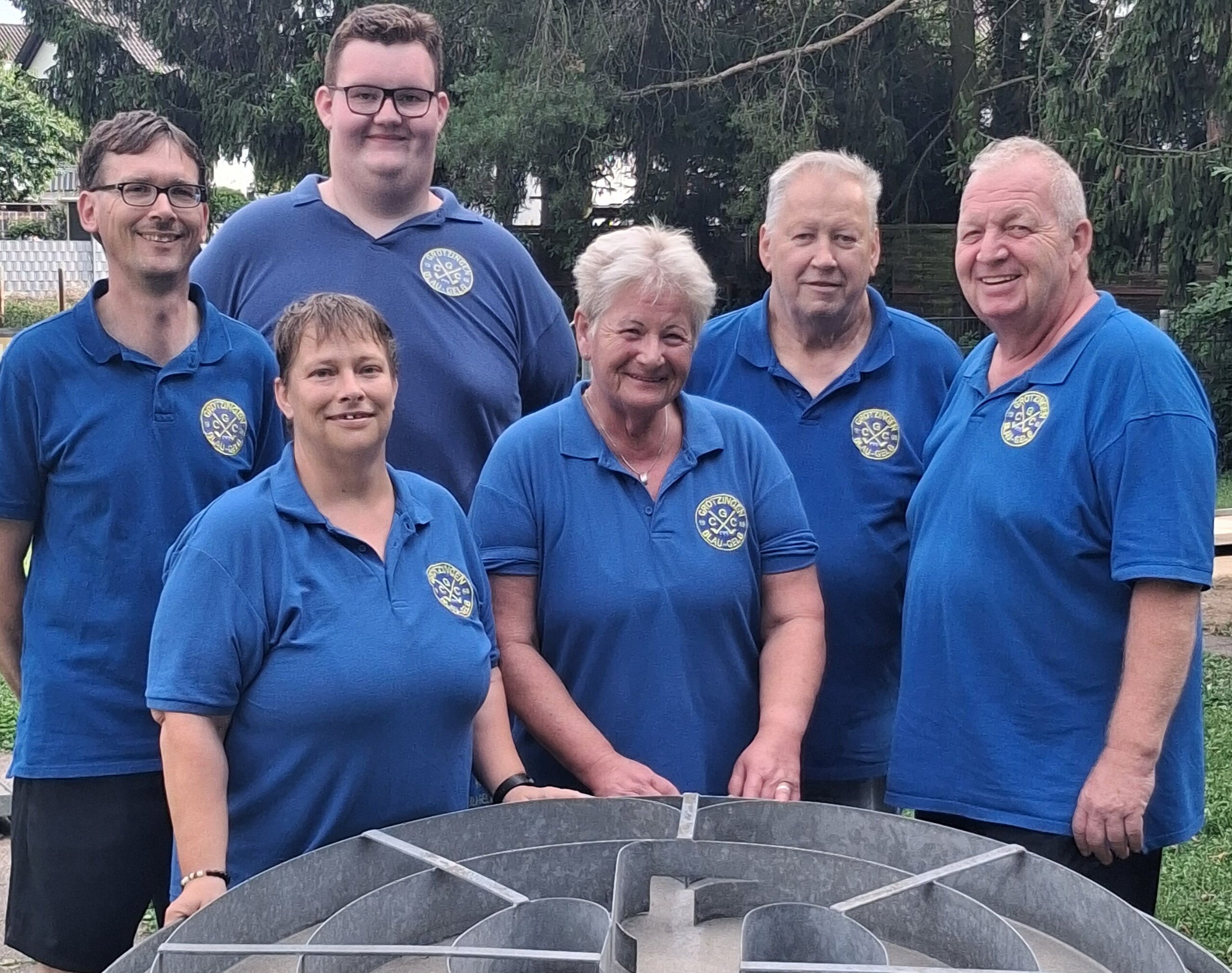 Das Foto zeigt das Team des CGC Grötzingen beim EDEKA-Cup 2025