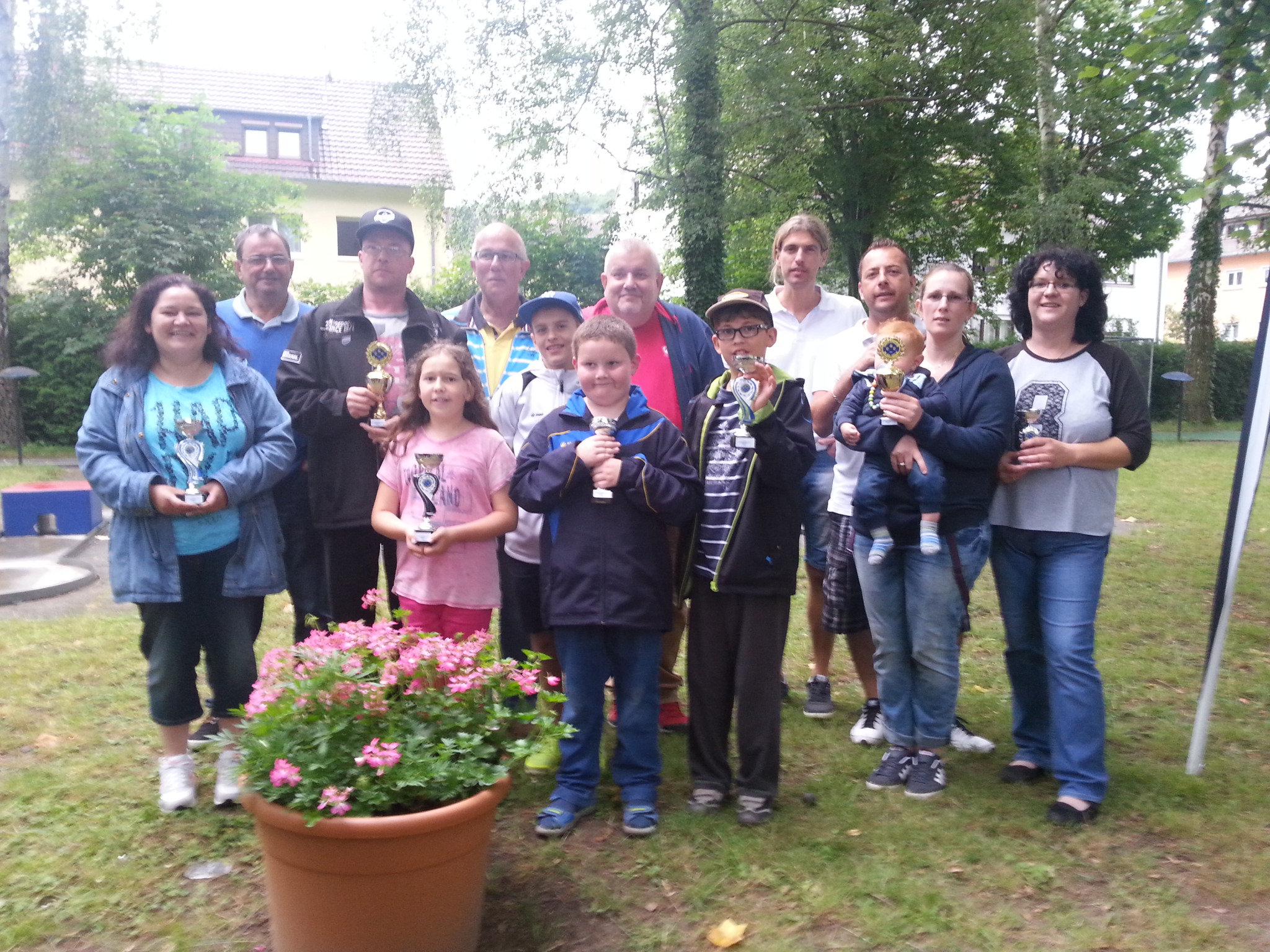 Das Foto zeigt die Sieger des Jedermann-Turniers 2015