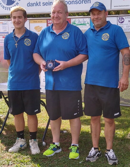 Bild Das Bild zeigt die Dreier-Mannschaft des CGC Grötzingen mit Max Hartkorn, Thomas Rastetter und Sven Janz (von links) Foto: Tamara Hartkorn