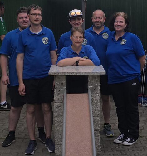 Das Foto zeigt die Mannschaft beim Verbandsliga-Spieltag in Weinheim von  links nach rechts: Darius Hildebrand, Mario Hartkorn-Götz, Max Hartkorn, Tamara  Hartkorn, Sven Janz und Conny Wetzel Foto: Sven Janz