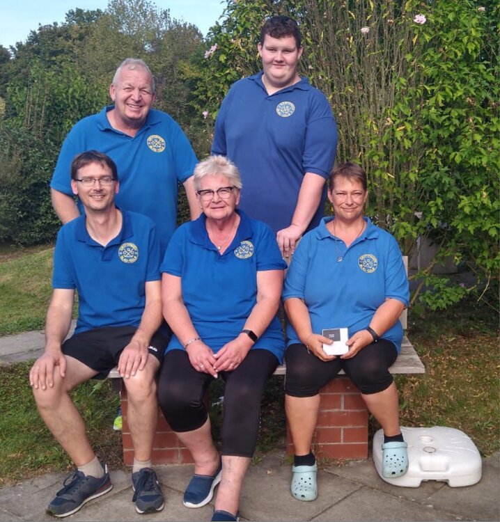 Das Bild zeigt das Team des CGC Grötzingen in Groß-Umstadt stehend von links: Thomas und Lukas Rastetter, sitzend Mario Hartkorn-Götz, Angelika Hornung und Tamara Hartkorn (Bild: Sigrun Mössinger)