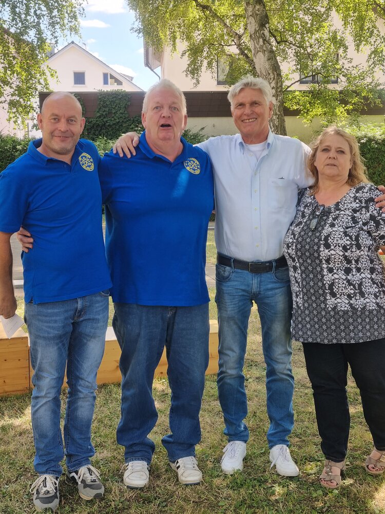 Foto Das Foto zeigt Sven Janz -Sportwart CGC-, Thomas Rastetter -2. Vorstand CGC-, Kurt Fischer -Ortschaftsrat-, Sabine Schmidt-Hess - 1. Vorstand CGC- (von links nach rechts) Foto: Sigrun Mössinger