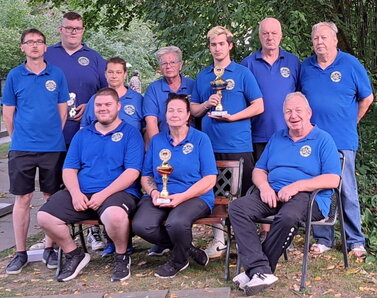 Das Foto zeigt das Grötzinger Team in Kellmünz nach der Siegerehrung