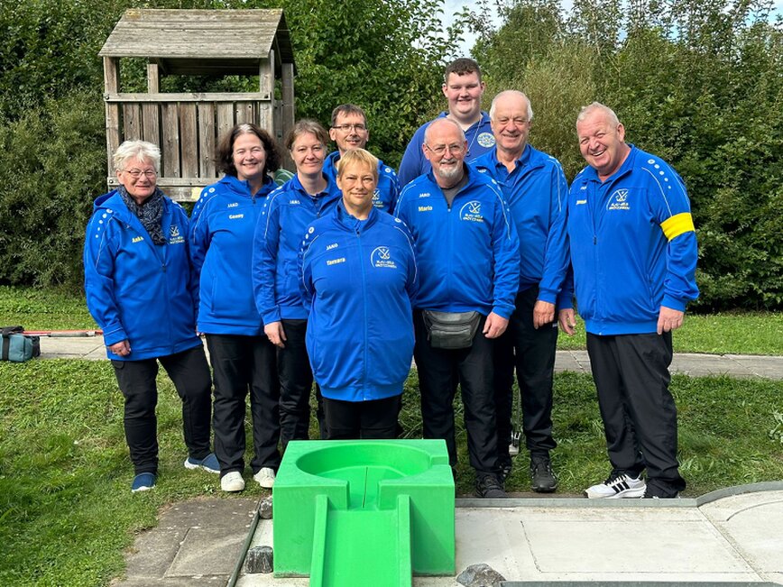Das Grötzinger Team beim Weininsel-Pokal 2024: von  links nach rechts: Angelika   Hornung, Cornelia Wetzel, Katharina Stößel, Tamara Hartkorn, Mario   Hartkorn-Götz, Maik Moll, Lucas Rastetter, Matthias Tauscher, Thomas   Rastetter Foto: Tamara  Hartkorn