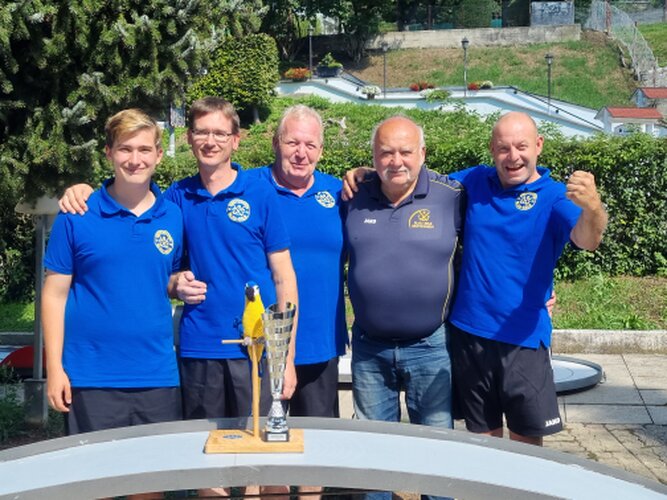 Auf dem Foto sind die Aufsteiger zu sehen - von links nach rechts: Max Hartkorn, Mario Hartkorn-Götz, Thomas Rastetter, Siegfried Pitz und Sven Janz Bild: Sigrun Mössinger - CGC Grötzingen