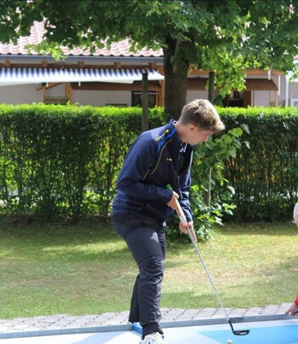Foto Auf dem Foto spielt Max Hartkorn (Foto: Sigrun Mössinger -CGC Blau-Gelb Grötzingen-)