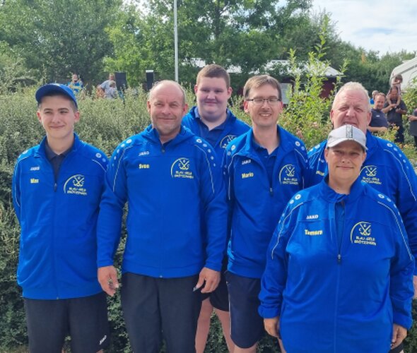Foto Von links nach rechts: Max Hartkorn, Sven Janz. Lucas Rastetter, Mario Hartkorn-Götz, Thomas Rastetter, vorn Tamara Hartkorn Foto: Sigrun Mössinger (CGC Blau-Gelb Grötzingen)
