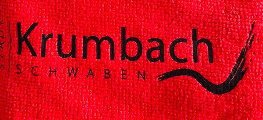 Das Bild zeigt den Schriftzug Krumbach Schwaben auf einem Handtuch