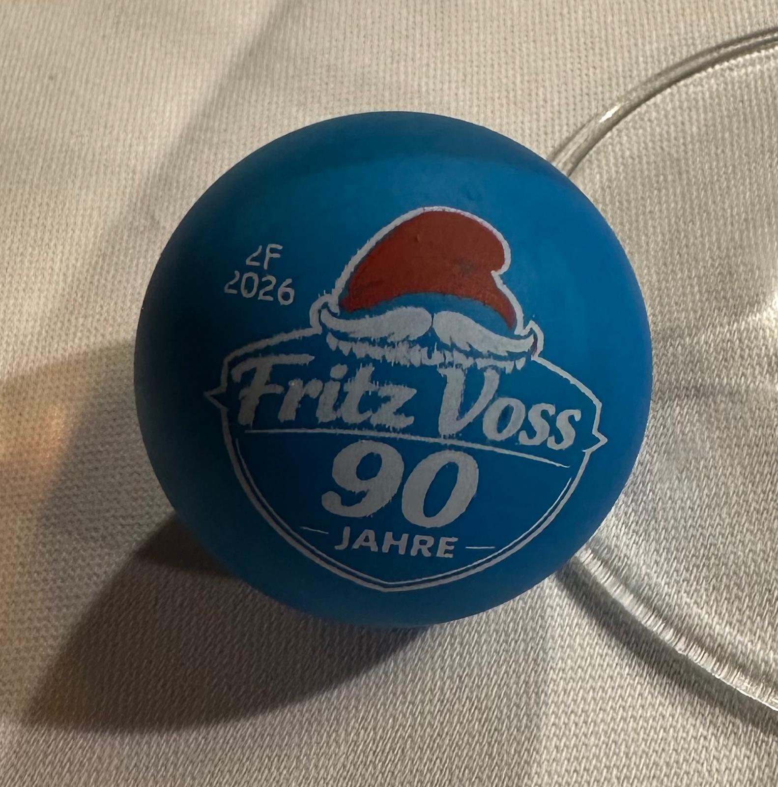 Das Bild zeigt einen Minigolfball (Fritz Voss 90)