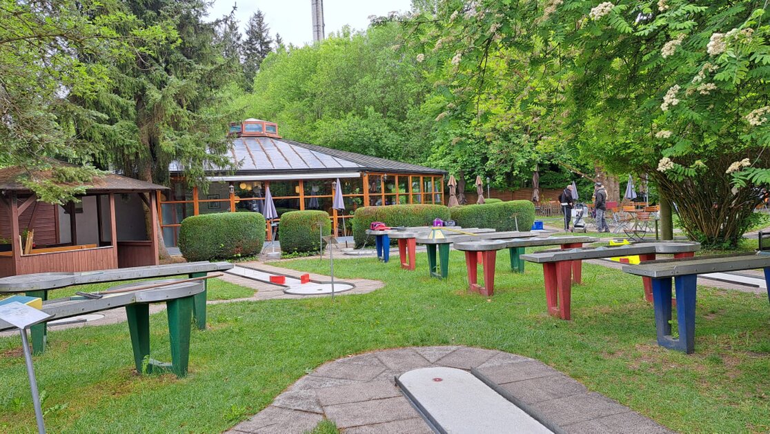 Das Foto zeigt einen Ausschnitt der Cobigolf-Anlage Krumbach